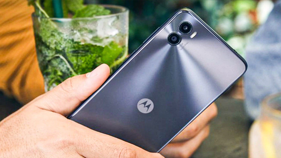 Motorola ने बेहद सस्ता-स्टाइलिश स्मार्टफोन को किया लॉन्च, मिलेंगे ये धांसू फीचर्स