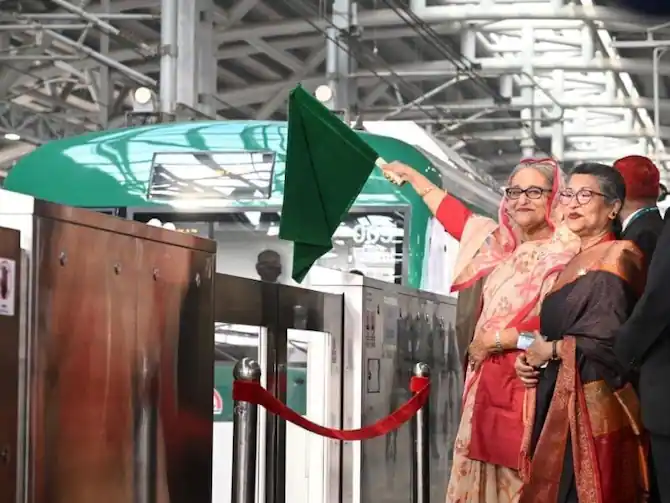 बांग्लादेश में पहली मेट्रो रेल का हुआ उद्घाटन, प्रधानमंत्री शेख हसीना ने दिखाई हरी झंडी
