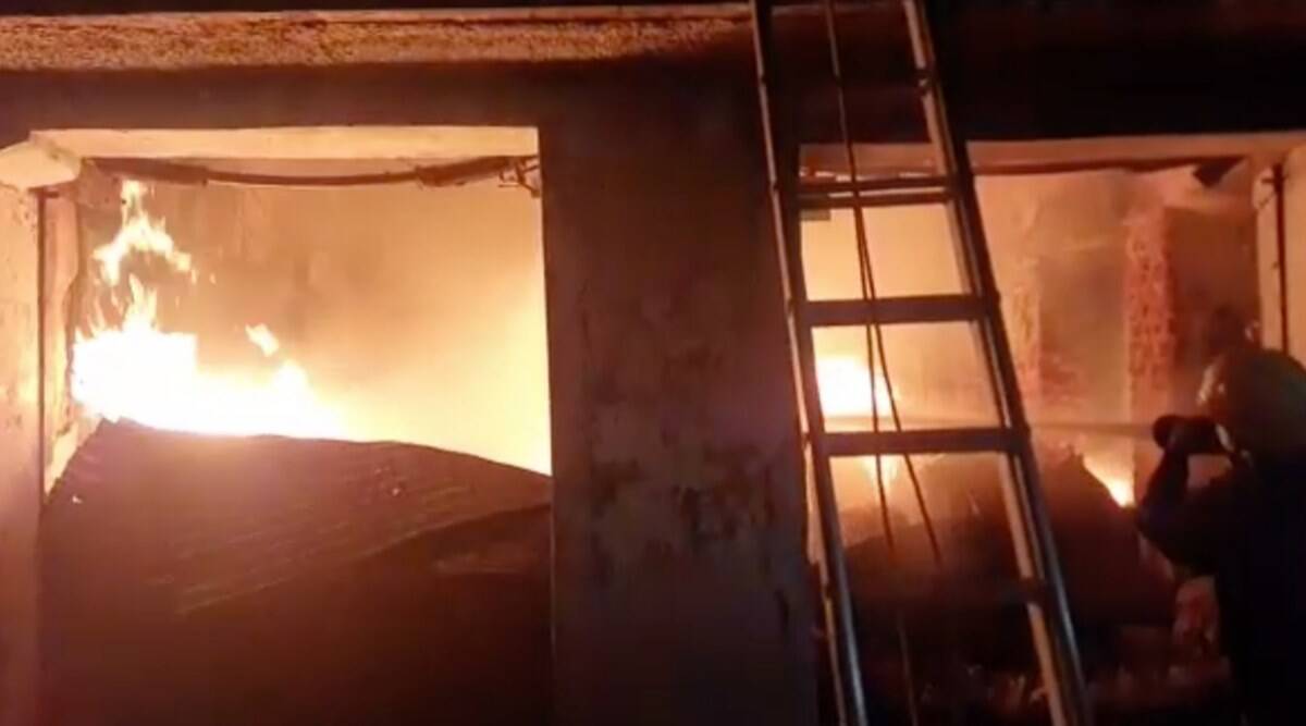 तेलंगाना के वेंकटपुर में एक घर में आग लगने से 6 लोगों की हुई मौत, पुलिस मामले की जांच कर रही…