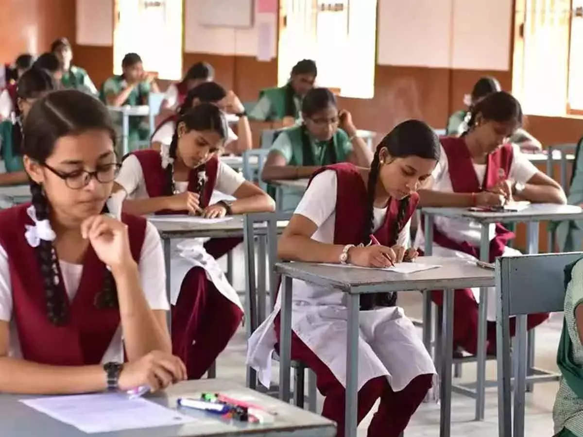 नकल के लिए बदनाम उत्तर प्रदेश के 169 कॉलेजों को माध्यमिक शिक्षा परिषद ने किया डिबार घोषित
