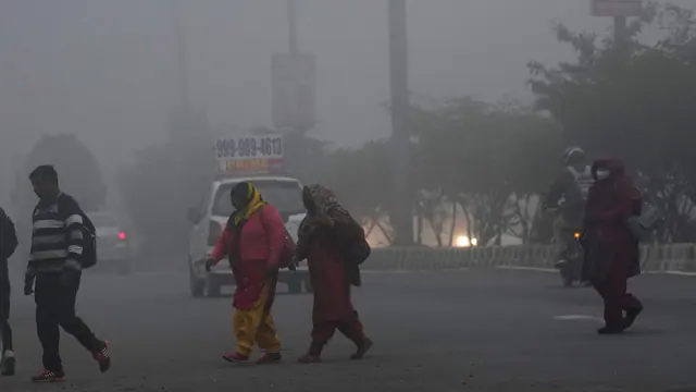 दिल्ली एनसीआर में शीतलहर का प्रकोप जारी, कई शहरों में विजिबिलिटी न के बराबर
