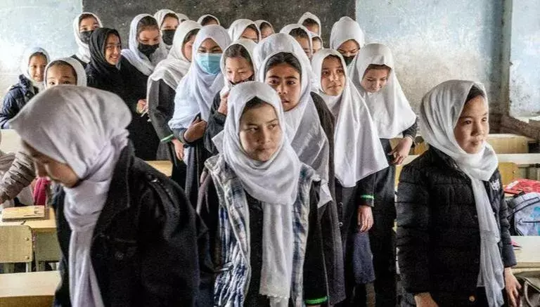 तालिबान ने रमजान के पवित्र महीने में महिलाओं द्वारा संचालित अफगान रेडियो स्टेशन को किया बंद
