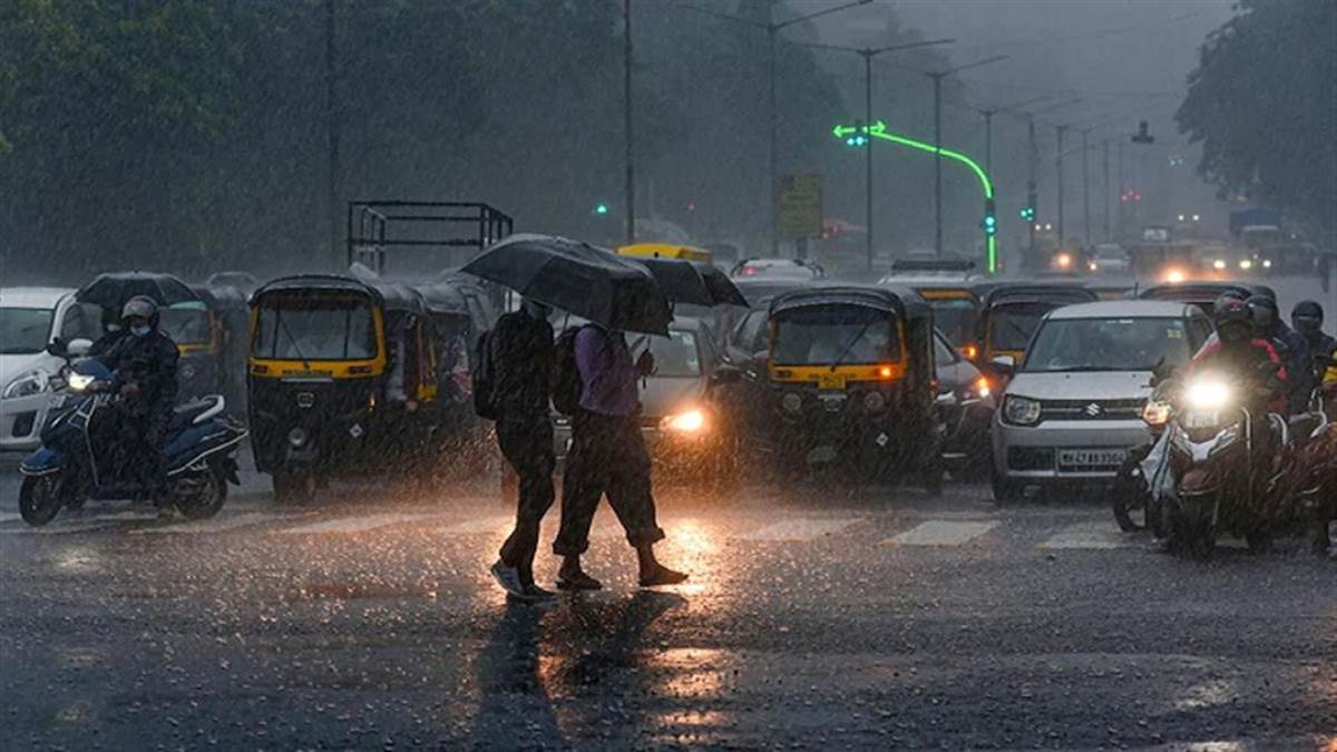 राजधानी दिल्ली में मौसम विभाग के अनुसार अगले छह दिन तक बादल छाए रहेंगे..