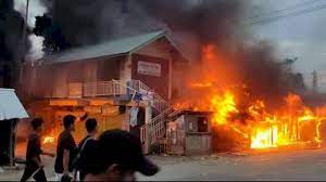 मणिपुर की बेकाबू स्थिति को संभालने के लिए राज्य सरकार ने पुलिस को शूट एट साइट का ऑर्डर दे दिया…