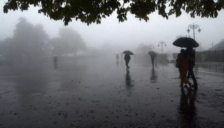 मानसून के कारण हो रही बारिश को देखते हुए देश के विभिन्न हिस्सों के लिए ऑरेंज और येलो अलर्ट जारी..