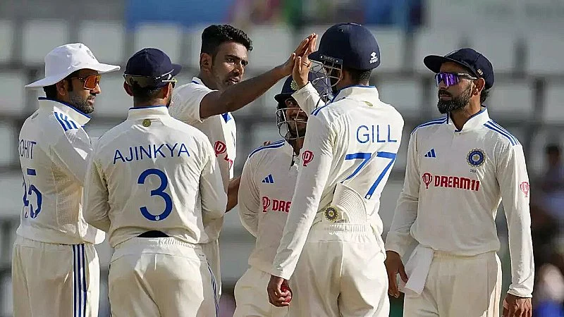 रविचंद्रन अश्विन की शानदार गेंदबाजी के दम पर भारतीय टीम ने पहले टेस्ट मैच में वेस्टइंडीज को एक पारी और 141 रन से रौंदा