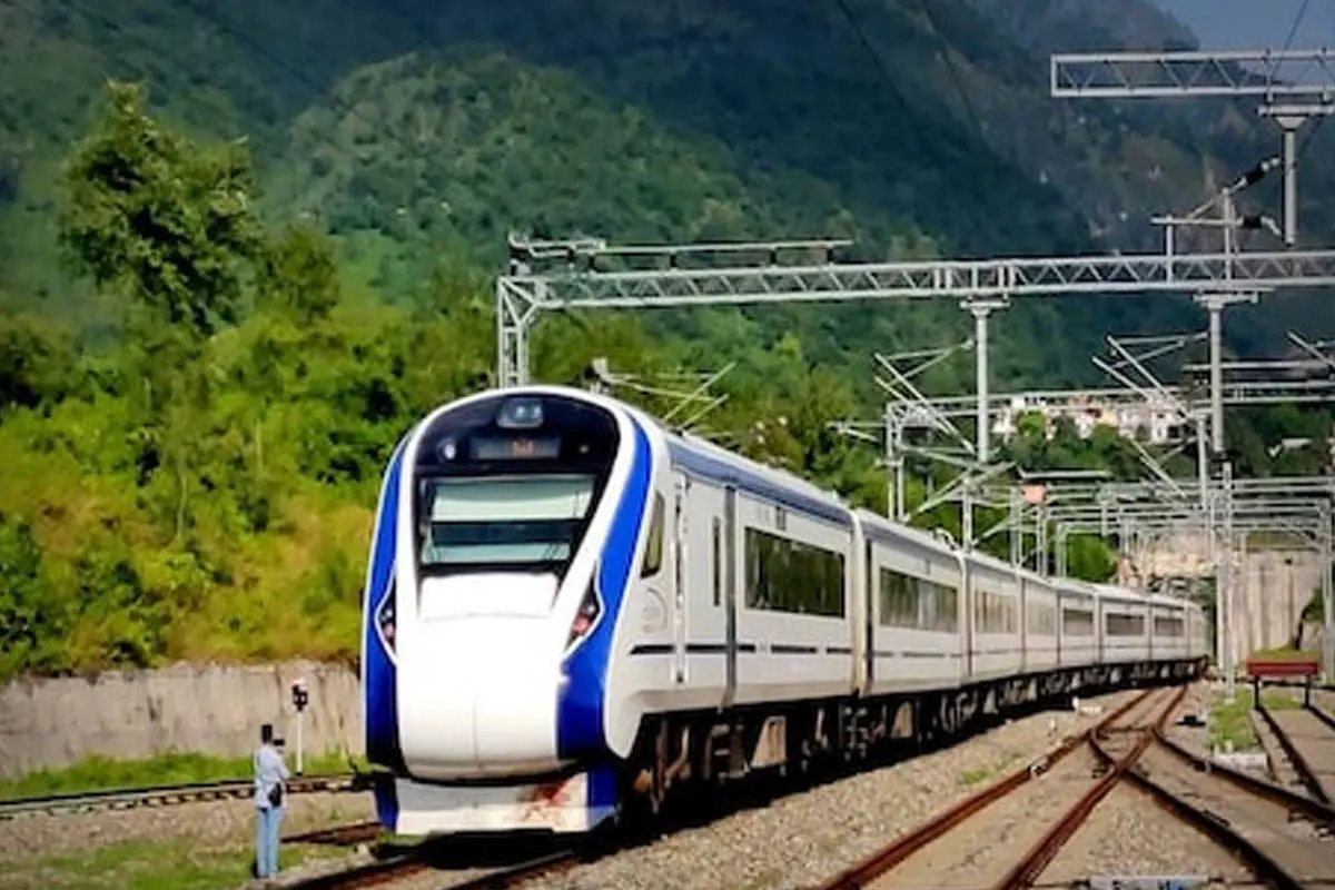 हाईस्पीड ट्रेन वंदे भारत एक्सप्रेस लखनऊ से अयोध्या होकर गोरखपुर तक की दूरी मात्र 4:10 घंटे में करेगी तय