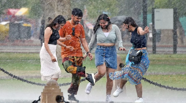 Photo of बारिश से कम हुआ गर्मी का कहर, पंजाब-बिहार सहित इन राज्यों में गिरा तापमान