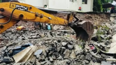 Photo of पुणे में भारी बारिश के कारण गिरी दीवार, तीन वाहन क्षतिग्रस्त