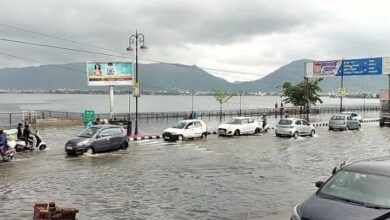 Photo of अजमेर की आनासागर झील ओवरफ्लो, पानी आने से सड़कें बनी दरिया