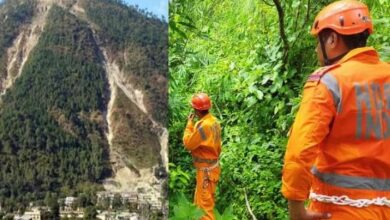 Photo of उत्तरकाशी: वरुणावत पर्वत से गिर रहे बोल्डर, लोगों को सुरक्षित जगह पर पहुंचाया जा रहा