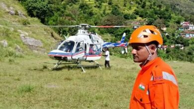 Photo of उत्तराखंड: भूस्खलन में फंसे कैलाश यात्रियों का हेलिकॉप्टर से रेस्क्यू