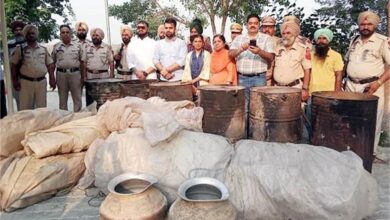 Photo of अवैध शराब के कारोबारियों पर आबकारी विभाग और पुलिस की कड़ी कार्रवाई