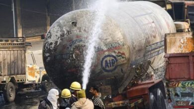 Photo of जयपुर अग्निकांड: टैंकर चालक पुलिस के सामने हुआ पेश, अब SIT करेगी पूछताछ