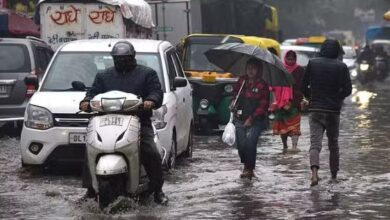 Photo of दिल्ली-एनसीआर में बारिश ने लुढ़काया पारा, ठिठुरे लोग; ओले भी गिरे, आज भी येलो अलर्ट