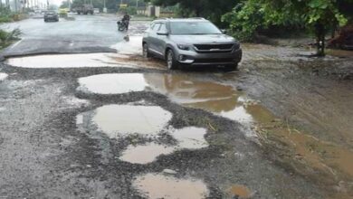 Photo of लापरवाही: 6.12 करोड़ की लागत से बनाई चीका-कैथल सड़क डेढ़ वर्ष में ही तोड़ने लगी दम