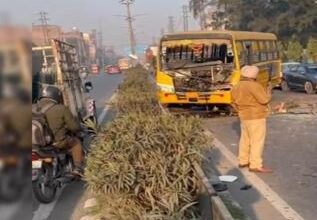 Photo of नेशनल हाइवे पर दर्दनाक हादसा, स्कूल बस के उड़े परखच्चे