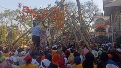 Photo of श्रीझंडे जी आरोहण की प्रक्रिया शुरू, उमड़ा आस्था का सैलाब, जयकारों से गूंजा दरबार साहिब