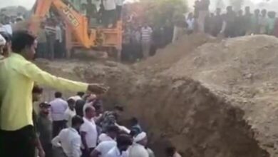 Photo of कौशांबी में मचा हाहाकार! टीला धंसने से 5 की दर्दनाक मौत, 3 की हालत गंभीर…