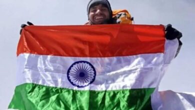 Photo of हरियाणा के पर्वतारोही नरेंद्र कुमार ने विश्व की ऊंची चोटी पर फहराया तिरंगा
