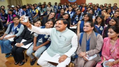 Photo of सीएम मोहन यादव ने भोपाल में महिला पॉलिटेक्निक कॉलेज में आयोजित संवाद कार्यक्रम में छात्राओं से की चर्चा!