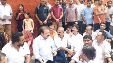Photo of थाने में हिरासत के दौरान युवक ने की आत्महत्या, थानाधिकारी समेत पांच पुलिसकर्मी लाइन हाजिर