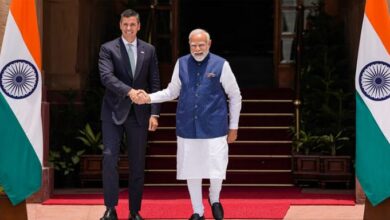 Photo of ‘हम आतंकवाद के खिलाफ लड़ाई में कंधे से कंधा मिलाकर खड़े’, पैराग्वे के राष्ट्रपति से बोले पीएम मोदी