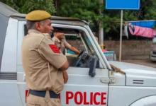 Photo of मुंबई : चलती कैब में महिला पायलट के साथ छेड़छाड़, पुलिस को देखकर भागे मनचले