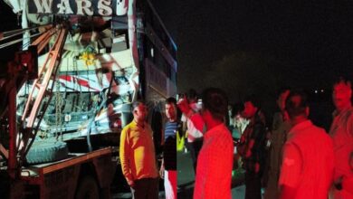 Photo of एक्सप्रेसवे पर हादसा: नींद में थे बस यात्री…धमाके से खुली आंखें, खून से सने लोग