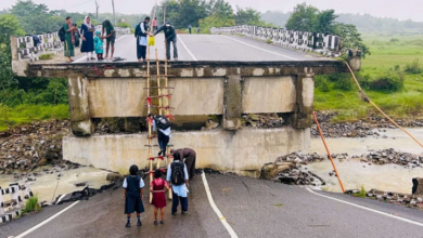 Photo of झारखंड:ध्वस्त पुल से बच्चों की बढ़ी मुश्किलें, बारिश ने बिगाड़ी शिक्षा व्यवस्था