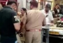 Photo of दामाद ने सास के सिर में मारी गोली: घायल बेटी से मिलने अस्पताल आई थी, पत्नी पर भी दागी गोली
