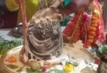 Photo of पहला सोमवार; शिवालयों में उमड़ी भीड़, पांच महेश्वर पीठों में से एक महादेव का ये खास मंदिर