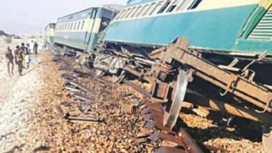 Photo of पाकिस्तान के जाफर एक्सप्रेस में हुआ ब्लास्ट, तीन डिब्बे पटरी से उतरे