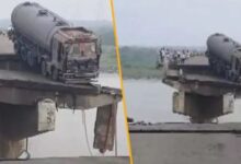 Photo of गुजरात के वडोदरा में ब्रिज टूटा, कई वाहन नदी में गिरे; तीन लोगों की मौत