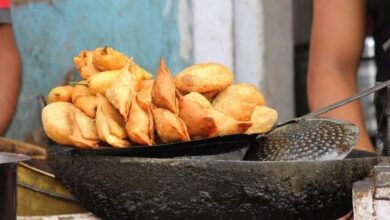 Photo of ‘खाइए, मगर सोच समझकर’, अब सिगरेट की तरह समोसे और जलेबी पर भी होगी Warning Sign