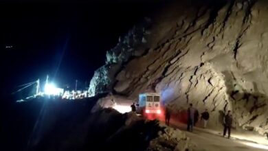 Photo of प्रदेश में दो राष्ट्रीय राजमार्ग सहित 54 सड़कें बंद, जोशीमठ-मलारी-नीती हाईवे चट्टान गिरने से बंद
