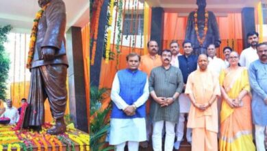 Photo of यूपी: सीएम योगी ने डॉ मुखर्जी की प्रतिमा पर पुष्पार्पित कर किया नमन
