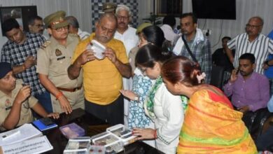 Photo of जेवरों को गलाकर सोने के बिस्कुट में बदला, 150 कैमरे खंगालकर चोरों तक पहुंची पुलिस