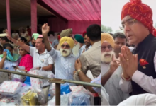 Photo of स्वतंत्रता दिवस समारोह में हंगामा: लुधियाना में शहीद परिवारों ने फेंके सम्मान…