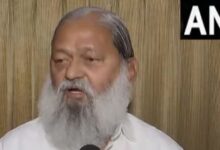 Photo of कथावाचक अनिरुद्धाचार्य के विवाद में कूदे मंत्री विज, लड़कियों पर की थी टिप्पणी