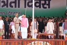 Photo of सीएम धामी ने स्वतंत्रता संग्राम सेनानियों के परिजनों और पुलिसकर्मियों को किया सम्मानित