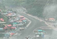 Photo of मानवीय अतिक्रमण से उल्टी बहने को मजबूर थी खीरगंगा, सीधी चली तो मची तबाही