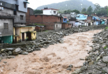 Photo of हल्द्वानी: पहाड़ों पर मलबे ने रोकी राह, कुमाऊं की 152 सड़कें बंद