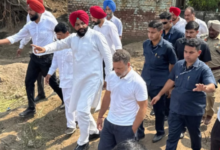 Photo of अमृतसर पहुंचे राहुल गांधी, अजनाला और रमदास में बाढ़ पीड़ितों से की मुलाकात