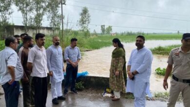 Photo of हरियाणा: विधायक ने किया बारिश के पानी से प्रभावित गांव का दौरा