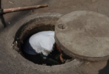 Photo of दिल्ली: सीवर की सफाई, जहरीली गैस और घुटने लगा दम, 4 सफाईकर्मियों में से एक की मौत