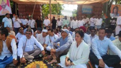 Photo of बेरोजगारों को समर्थन देने पहुंचे माहरा, बोले CBI जांच होने तक जारी रहेगा संघर्ष