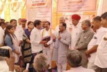 Photo of वित्त आयोग अध्यक्ष अरुण चतुर्वेदी ने ग्रामीण सेवा शिविर का निरीक्षण किया