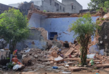 Photo of जयपुर: सुभाष चौक में जर्जर मकान ढहा, निगम की लेटलतीफी से लोगों में नाराजगी