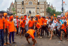 Photo of महाराष्ट्र: प्रदर्शनकारियों ने सड़क पर खेली कबड्डी; ट्रैफिक  के चलते पैदल चलकर हाईकोर्ट पहुंचे जज